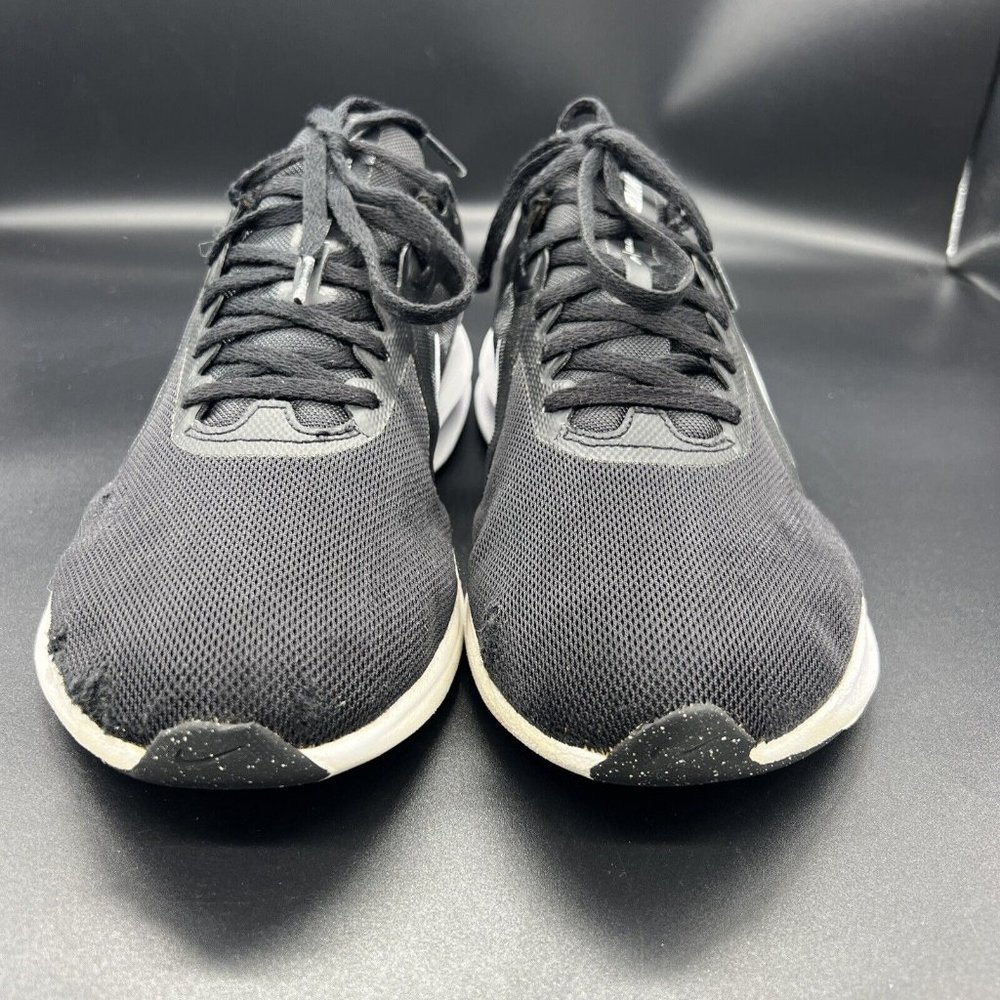 Nike downshifter men’s size 8 lightweight running shoes C 19982–00